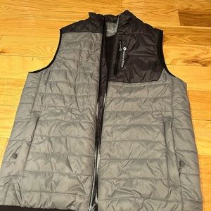 Vineyard Vines men’s size small gray vest
